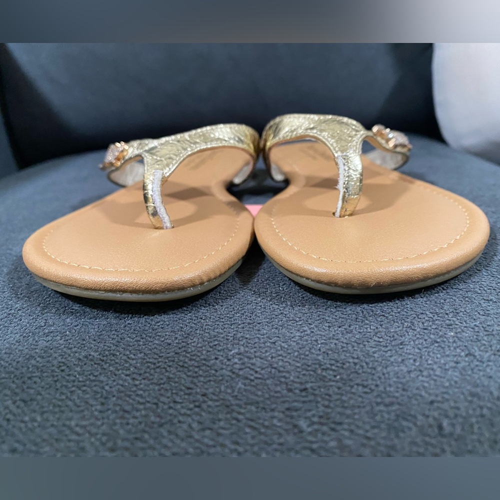 New Juicy Couture Gold ZAOR Thong
Sandals Rhinestones - Picture 6 of 13